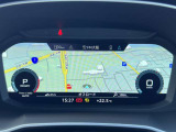 バーチャルコックピットでは、メーターやオーディオ操作、電話選択、地図の確認が可能。パネル内に高解像度の液晶ディスプレイを配置しております。