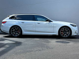 ★BMWエマージェンシーサービス:24時間、様々なトラブルの応急処置のアドバイス、出張修理やレッカー手配、お客様の交通手段やホテルの確保、そして場合によってはその費用までをも負担するというサービスです。
