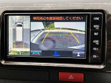 【全周囲モニター】フロント+サイド+バックにカメラが装着されています。車庫入れが苦手な方もこれがあれば安心ですね。
