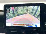 【バックカメラ】駐車時に後方がリアルタイム映像で確認できます。大型商業施設や立体駐車場での駐車時や、夜間のバック時に大活躍!運転スキルに関わらず、今や必須となった装備のひとつです!