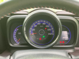 視認性の高いメーターで、運転に必要な情報をしっかり確認できます。明るくクリアな表示で、夜間でも見やすく安全運転をサポートします。