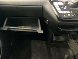 車検証入れになどにも使える便利な収納BOXあります。