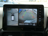 これが【アラウンドビューモニター】上空から見下ろしているかのような映像を映し出して、スムーズな駐車をアシスト