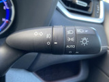 操作しやすい位置に配置されたレバーで、スムーズなウインカー操作を実現。安全運転をサポートする、頼りになる機能です。