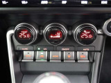 操作しやすいオートエアコン。車内をいつも快適に保つ事が出来ます。