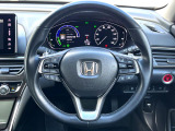 【純正革巻きステアリング】上質な革を使用することで、手にしっかり馴染みとても運転しやすいハンドルです♪
