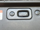 【パワーバックドア】スマートキーや運転席のボタンを押すだけでリアゲートが自動で開閉します!荷物を持っている時や、高い位置にあるバックドアを閉める際に便利な機能です♪