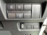 両側が電動スライドドアで、左右どちらからでも乗り降りOK。更に運転席のスイッチ、インテリキーのボタンでも開閉自在。挟み込み防止機能も安心です!