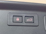 【パワーバックドア】スマートキーや運転席のボタンを押すだけでリアゲートが自動で開閉します!荷物を持っている時や、高い位置にあるバックドアを閉める際に便利な機能です♪