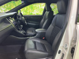 運転席からの視界は良好。操作性にも優れており、運転に集中できます。快適なドライブをサポートする、こだわりの空間です。