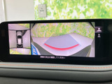 狭い場所での駐車も安心。後方の状況をモニターで確認できるので、安全に駐車操作を行うことができます。
