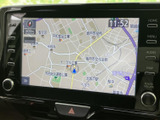 分かりやすい表示で、目的地までスムーズに案内。運転に集中できる環境が整っています。最新の情報で、渋滞を回避することも可能です。