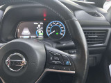 プロパイロット(同一車線運転支援)アクセル・ブレーキ・ステアリング操作をクルマがサポート。高速道路などで、ドライバーの負担を軽減します。