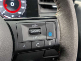 運転支援機能プロパイロットの操作スイッチです。高速道路での巡航や渋滞時の加減速・ステアリング操作をアシストし、長距離ドライブの負担を軽減します。