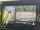 【マルチアラウンドモニター】専用のカメラにより、上から見下ろしたような視点で360度クルマの周囲を確認することができます☆死角部分も確認しやすく、狭い場所での切り返しや駐車もスムーズに行えます。