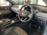 足元は広く取られているため、長距離運転でも快適にお乗りいただけます。