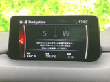 高精細な地図表示で、目的地までの道順を的確にナビゲート。スムーズなルート案内で、初めての場所でも安心です。快適なカーライフを。