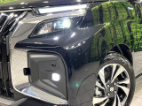 【LEDヘッドライト】悪天候や夜間走行時も良好な視界を確保し安心して運転できる高輝度LEDヘッドライトを装備!点灯速度が早く、消費電力も抑えられています。