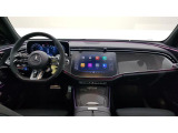 運転操作をサポートし、疲れにくく上質な環境を提供するために、様々な装備を採用。