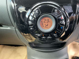 車内の温度管理がワンタッチで簡単に出来るのがオートエアコンです。これでいつでも快適ドライブが出来ますね!