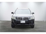 BMWのまさに「顔」ともいえる「キドニー・グリル」は、他の追随を許さない存在感を誇り、「キドニー・グリル」を見かけただけでBMWの風格を感じさせます!!