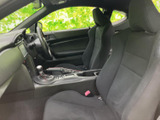 スポーティーなシートが体をしっかりとホールド。運転に集中できる環境です。快適性と機能性を両立した空間です。