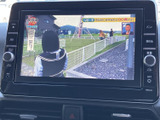 停車中には、TVの視聴をお楽しみいただけます。移動先での待ち時間も、エンターテイメントで快適に過ごせるのが魅力です。※走行中の視聴はご遠慮ください。