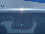【スマートアシスト】走行中に前方の車両等を認識し、衝突しそうな時は警報とブレーキで衝突回避と被害軽減をアシスト。より安全にドライブをお楽しみいただけます。