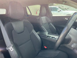 VOLVOのシートは人間工学に基づいた設計となっており長時間の運転でも疲れにくいと定評があります。