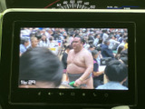 停車中にTVや録画した映像を楽しめます。休憩時間にリラックスできる空間を提供。ご家族での長距離移動にも最適です。