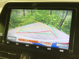 【バックカメラ】駐車時に後方がリアルタイム映像で確認できます。大型商業施設や立体駐車場での駐車時や、夜間のバック時に大活躍!運転スキルに関わらず、今や必須となった装備のひとつです!