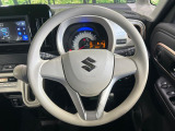 インテリアに合わせたデザインのステアリングは、運転される方のことも考え、運転しやすい形状、大きさです。是非一度、実際に触ってお確かめください。