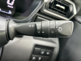 運転に必要な情報を集約したメーターパネル。視認性に優れ、運転状況を的確に把握できます。明るさ調整機能も搭載し、快適な運転をサポートします。