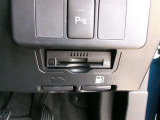 ETC車載器を装備しています。高速道路の料金所もストレスなく通行できます。すっきりとしたビルトインタイプですよ。