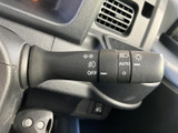 操作しやすい位置に配置されたウインカーレバー。正確な操作で、安全な車線変更をサポートします。オート機能も搭載で、快適です。