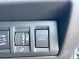 【パワーバックドア】スマートキーや運転席のボタンを押すだけでリアゲートが自動で開閉します!荷物を持っている時や、高い位置にあるバックドアを閉める際に便利な機能です♪