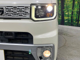 【LEDヘッドライト】悪天候や夜間走行時も良好な視界を確保し安心して運転できる高輝度LEDヘッドライトを装備!点灯速度が早く、消費電力も抑えられています。