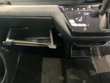 車検証入れになどにも使える便利な収納BOXあります。