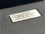 【マークレビンソンサウンドシステム】メーカーオプションの高品位サウンドシステムを搭載。専用のチューニングが施された大小様々なスピーカーから良質なサウンドが奏でられ、臨場感あふれる音響空間を演出します。