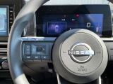 ナビの音量など車両情報を手元で操作できるハンドルスイッチ付き。