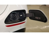 ヘッドライトとリアコンビネーションランプのすべてにLEDが使用されています。長寿命・低消費電力、良好な視認性を確保します。