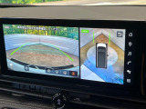 【アラウンドビューモニター】専用のカメラにより、上から見下ろしたような視点で360度クルマの周囲を確認することができます☆死角部分も確認しやすく、狭い場所での切り返しや駐車もスムーズに行えます。
