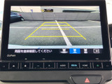 後方確認をサポートするモニターは、狭い道や駐車時にも安心です。安全運転に貢献してくれる機能です。