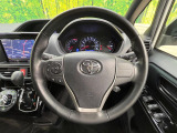 【純正革巻きステアリング】上質な革を使用することで、手にしっかり馴染みとても運転しやすいハンドルです♪