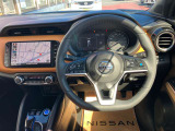 使いやすく安全な操作性と良好な視界を実現した運転席!