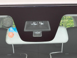 【レーダーブレーキサポート】走行中に前方の車両等を認識し、衝突しそうな時は警報とブレーキで衝突回避と被害軽減をアシスト。より安全にドライブをお楽しみいただけます。