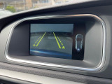 【パークアシスト・カメラ】駐車時に後方がリアルタイム映像で確認できます。大型商業施設や立体駐車場での駐車時や、夜間のバック時に大活躍!運転スキルに関わらず、今や必須となった装備のひとつです!