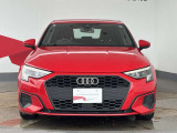 Audiの象徴であるシングルフレームグリルをよりワイドで低くシャープなデザインとすることでワイド&ローのフォルムを協調しています。