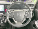 【純正革巻きステアリング】上質な革を使用することで、手にしっかり馴染みとても運転しやすいハンドルです♪