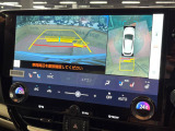 【パノラミックビューモニター】専用のカメラにより、上から見下ろしたような視点で360度クルマの周囲を確認することができます☆死角部分も確認しやすく、狭い場所での切り返しや駐車もスムーズに行えます。